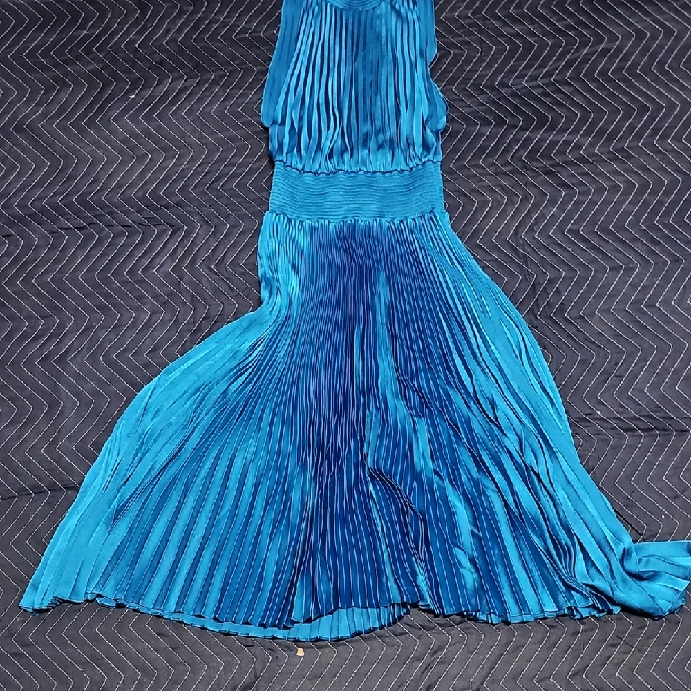 Elegant Blue Pleated Maxi Dress